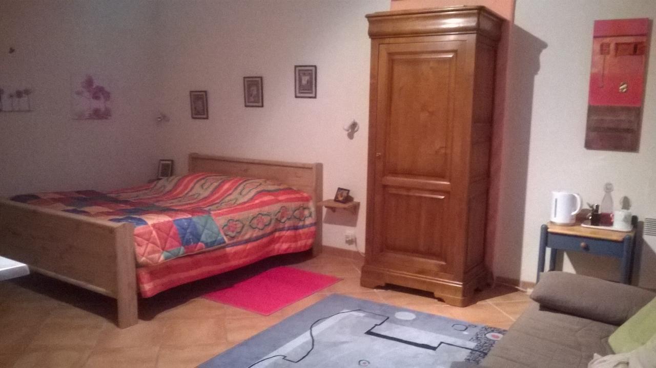 Le Hameau Aux Escargots Bed & Breakfast Bernon Bilik gambar